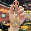 Llavero de Girasol Incrustado de Diamantes de Venta Caliente Transfronterizo, Cadena de Garra Creativa, Sensación de Alta Gama, Colgante para Bolso de Mujer, Decoración Interior de Coche