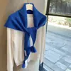 Chal de punto azul con flecos para mujer, nuevo calentador de cuello versátil y cálido de otoño/invierno, capa exterior de suéter con tacto de alta gama, bufanda triangular