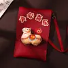 2026 Año Nuevo Muñeco de Peluche Creativo Sobre Rojo Bolsa de Nochevieja Cruzada Lindo Personalizado Festival de Primavera Bolsa de Nochevieja Infantil