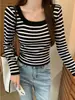Suéter de punto a rayas de albaricoque negro, de manga larga, para mujer, nuevo estilo otoño/invierno 2026, cuello en U versátil, adelgazante, capa interior, suéter de moda