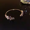 Pulseira Aberta Exquisita de Folha de Cristal Coreana Casual Simples Moda Versátil Design de Nicho Joia de Mão para Mulheres