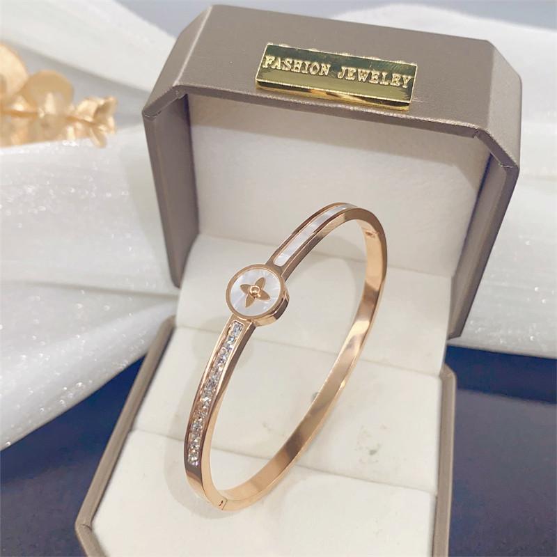 407a01dc33d86ef38927bf42a69daa