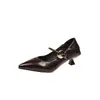 Zapatos de otoño de tacón de aguja de corte bajo, a la moda, estilo commuter de una sola tira, nuevo cuero suave con hebilla, tacón alto de moda 2026, puntera metálica puntiaguda, tela
