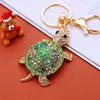 Exquisito nuevo modelo de llavero de coche de tortuga con diamantes completos, colgante para bolso de mujer, llavero de metal, pequeño regalo creativo al por mayor