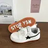 Nuevas Zapatillas Blancas Casuales Versátiles de Verano 2026 para Mujer con Suelas Gruesas y Bloques de Color Estilo Hong Kong
