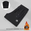 Forrado com fleece para o invernoCalças de moletom masculinas de perna reta, Calças jogger pretas com punho, Novas calças casuais da moda, de corte solto e tendência