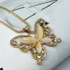 Colar de borboleta vazada com pedra olho de gato criativo novo estilo coreano corrente de suéter versátil elegante corrente de suéter atacado de fábrica