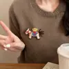 Broche de Flor Tejida del Año del Zodiaco Caballo Pequeño 2025 Nuevo Dibujo Animado Lindo Broche de Moda Versátil Accesorio para el Pecho para Mujeres