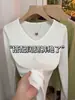 Camiseta Básica Lisa de Manga Longa com Decote V Slim Fit Estilo Coreano para Mulheres, Nova Tendência da Primavera de 2026 Elegante Versátil que Reduz a Idade