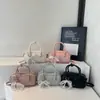 Bolsa Pequena Quadrada Casual Moderna para Carregar na Mão para Mulheres 2025 Primavera Nova Bolsa de Ombro Simples Bolsa Transversal Casual Estilo Ocidental Personalizada