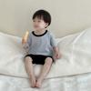 Conjunto infantil de camiseta e shorts de manga curta com contraste de cores, roupa fina coreana para crianças de verão 2025, roupa de verão para bebês e meninos