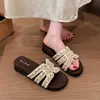 Estas elegantes sandalias sin cordones con suelas gruesas y un ligero tacón de cuña son perfectas para llevar al aire libre en verano, y lucen increíbles con vestidos. Son súper suaves y le dan a tus pies un aspecto hermoso y radiante
