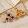 Colar Brincos Trevo de Quatro Folhas Microincrustados Conjunto de Duas Peças Feminino Luxo Leve Design de Nicho Senso de Alto Padrão Influenciador Digital Elegante Conjunto de Joias