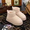 Botas de neve femininas com forro de pelúcia e design espessado, botas curtas de sola grossa mais vendidas no inverno de 2026, sapatos de algodão versáteis, modernos, leves e quentes