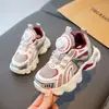 Zapatos deportivos para niñas 2025 primavera y otoño nuevos zapatos de papá para niños medianos y grandes zapatos de malla de moda transpirables zapatos casuales para correr