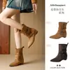 Botines Cortos Elegantes de Gamuza con Aumento de Altura Interior, Versátiles, Estilo Británico, Hebilla, Punta Fina, Fruncidos Bidireccionales para Mujer, Otoño/Invierno 2026