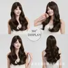 Peluca de Lino Marrón con Cabello Largo y Rizado con Flequillo al Aire, Ondas Grandes, Cobertura Completa de la Cabeza, Mechones de Cabello Realistas, Esponjosa y Natural, Peluca Diaria