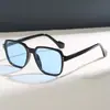 Óculos de Sol Quadrados Simples e Modernos Estilo Coreano, Unissex, com Design Único de Rebite, Proteção Solar para Uso Externo, Óculos Versáteis