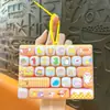Llavero creativo para aliviar el estrés de animales pequeños, juguete divertido para estudiantes, colgante de teclado mecánico de 26 teclas, venta al por mayor de regalos