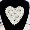 Adornos Blancos de Ganchillo en Forma de Corazón, Decoraciones Caseras DIY Hechas a Mano, Adornos de Cuentas, Accesorios Creativos para Ropa