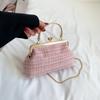 Bolsa popular deste ano feminina 2023 moda europeia e americana casual plissada estilo ocidental corrente ombro pendurado axila pequena bolsa quadrada