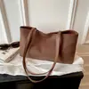 Bolsa de Ombro Único Lisa Casual 2026 Chegada Nova de Outono Bolsa Tote de Axila Nova Bolsa Retro para o Dia a Dia Bolsa Simples de Grande Capacidade