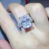 Anillo de Esmeralda de Moissanita de 10 Quilates Plata de Ley S925 Lujo Exagerado Anillo de Diamante Europeo Americano Venta al por Mayor Transfronteriza Popular Nuevo Estilo