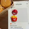 Llavero colorido con diseño de "explosión de calorías", con campanitas pequeñas, hamburguesa, cerveza, papas fritas, palomitas de maíz y otros dijes con temática de comida, adecuado como accesorio para estudiantes