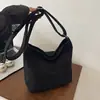 Bolsa Tote de Couro Camurça Cor Sólida Grande Capacidade Moda Estilo Preguiçoso Luxo Leve Ombro Único Bordado de Letras Retro Texturizado 2026