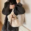 Bolso de peluche para mujer, nueva colección otoño/invierno 2026, bolso tote de gran capacidad, bolso de hombro moderno, bolso de axila y bolso peludo para el día a día