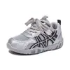 Zapatillas para Niñas 2026 Nuevas de Primavera Zapatos de Entrenamiento para Niños Zapatos de Malla Versátiles de Suela Suave para Niños Grandes Verano