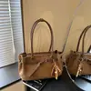 Bolsa Satchel Retro de Nicho para Axila com Acabamento Fosco para Mulheres Nova Tendência Outono 2025 Bolsa de Ombro Estilosa para o Dia a Dia