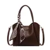 Bolsa de Mão com Textura Casual 2024 Nova Tendência Moda Versátil Bolsa de Ombro Casual Cor Lisa Bolsa Tote Transversal