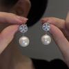 Pendientes de perlas redondas con microincrustaciones de circonita y flor, pendientes de perlas elegantes con aguja de plata S925, pendientes de diseño de nicho para mujer