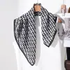 Lenço Quadrado de Tecido Espinha de Peixe Suave Estilo Coreano para Mulheres, Lenço de Seda com Design Nicho Estilo Ins para Uso Diário, Realça a Elegância, Lenço Pequeno