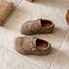Zapatos de piel para niña, nueva colección primavera/otoño 2026, modernos zapatos estilo Birkenstock para niños, suela suave, antideslizantes, para niños medianos y mayores, zapatos casuales para estudiantes