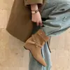 Botas Western Cowboy de Designer Femininas 2026 Outono/Inverno Novas Retro Versáteis Couro Macio Fosco Botas Curtas que Aumentam a Altura