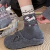 Novas Meias Femininas 3D Fair Isle 3D Jacquard Quentes Espessadas de Cano Médio Outono/Inverno Meias de Lã Retrô