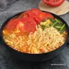 Fideos de Huevo de Tomate Emperador Unificado, Fideos de Res con Tomate de Xinjiang, Paquete de 12 Fideos Instantáneos, Venta al por Mayor de Snacks Nocturnos
