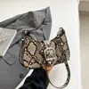 Bolsa de Axila Estilosa de Nicho 2026 Nova Moda Europeia e Americana Bolsa Transversal Texturizada Padrão de Pele de Cobra Bolsa de Mão Feminina Bolsa de Ombro