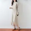 Nova coleção outono e inverno: vestido longo de malha com gola alta, mangas compridas, para mulheres, cintura alta, afina a silhueta, quente e de corte A, feito de lã pura.