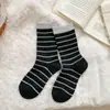 Nuevos Calcetines de Lana para Mujer Otoño e Invierno, Calcetines Holgados Rayados Estilo Ins, Calcetines Holgados Simples Versátiles con Bloques de Color y Borde de Encaje para Mujer