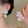 Aretes de aguja plateada con diamantes, borlas geométricas de perlas, ultra brillantes, lujosos y exquisitos, personalizados y elegantes, aretes de alta gama
