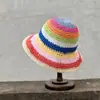 Chapéu de Palha Colorido Arco-Íris Feito à Mão para Mulheres, Novo Estilo de Verão para Praia, Chapéu com Aba Larga para Protetor Solar de Férias, Chapéu de Praia Vazado