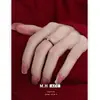 Anillo de Diamante Entrelazado Rojo Estilo Palacio para Mujer, Lujo Accesible, Retro, Simple, Versátil, Anillo de Gama Alta con Goteo de Aceite de Nicho