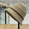 Sombrero de cubo de punto pequeño para adelgazar la cara, estilo nuevo de otoño e invierno para mujer, sombrero de cloche de punto versátil y cálido para el sol, sombrero a prueba de viento