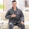 Pijama de hombre de mediana edad y anciano otoño e invierno forro polar de coral algodón acolchado de tres capas forrado de polar chaqueta acolchada de algodón para padre de mediana edad para el pelo