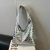Bolsa 2025 Nova Bolsa Feminina Moda Europeia e Americana Bolsa de Ombro Design de Nicho Bolinhas Rebite Bolsa de Braço de Alta Qualidade