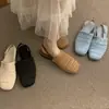 Primer Encuentro con el Nuevo Estilo de la Temporada: Sandalias de Mujer con Tacón Grueso, Punta Baja, Tejido de Paja, Talón Abierto, Suela Plana y Tira Única para Verano 2026