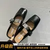 Mules de verano para mujer para exteriores sin cordones con placa metálica, nuevo modelo primavera 2026, suela plana suave, sandalias casuales sin cordones estilo Chanel
